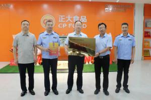 市文明辦、市市場監(jiān)管局聯(lián)合為我公司文明誠信經(jīng)營授牌